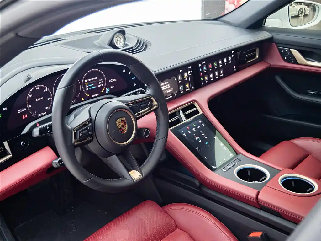 Porsche Taycan 2024 — фото 18