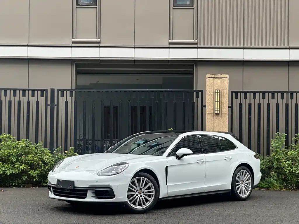 Porsche Panamera 2019 — фото 1