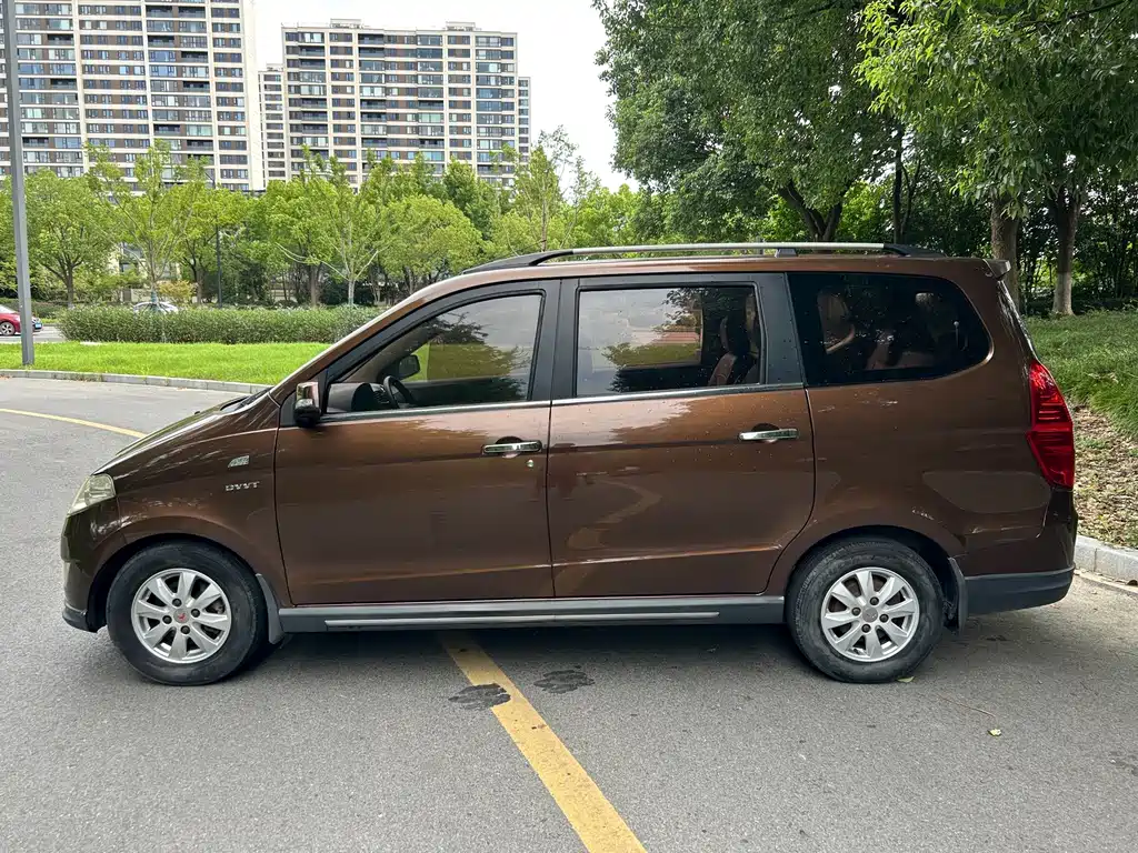 Wuling Hongguang 2014