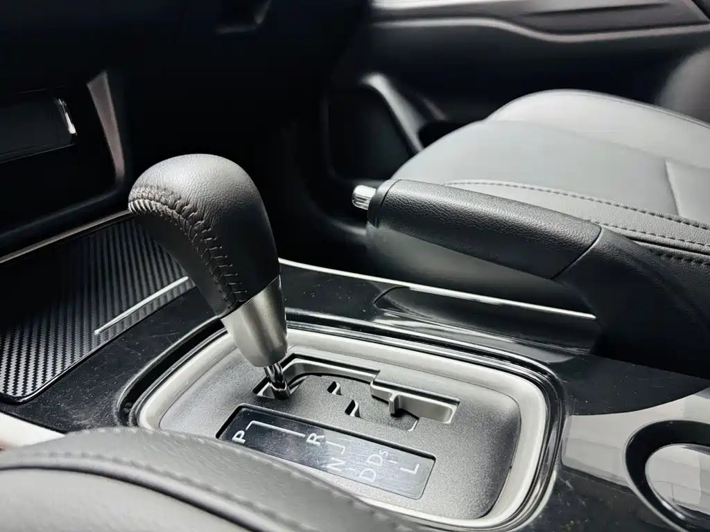 Mitsubishi Outlander 2021 — фото 19