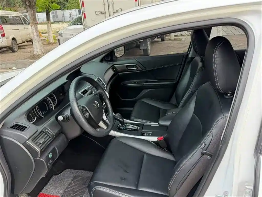 Honda Accord 2015 — фото 6