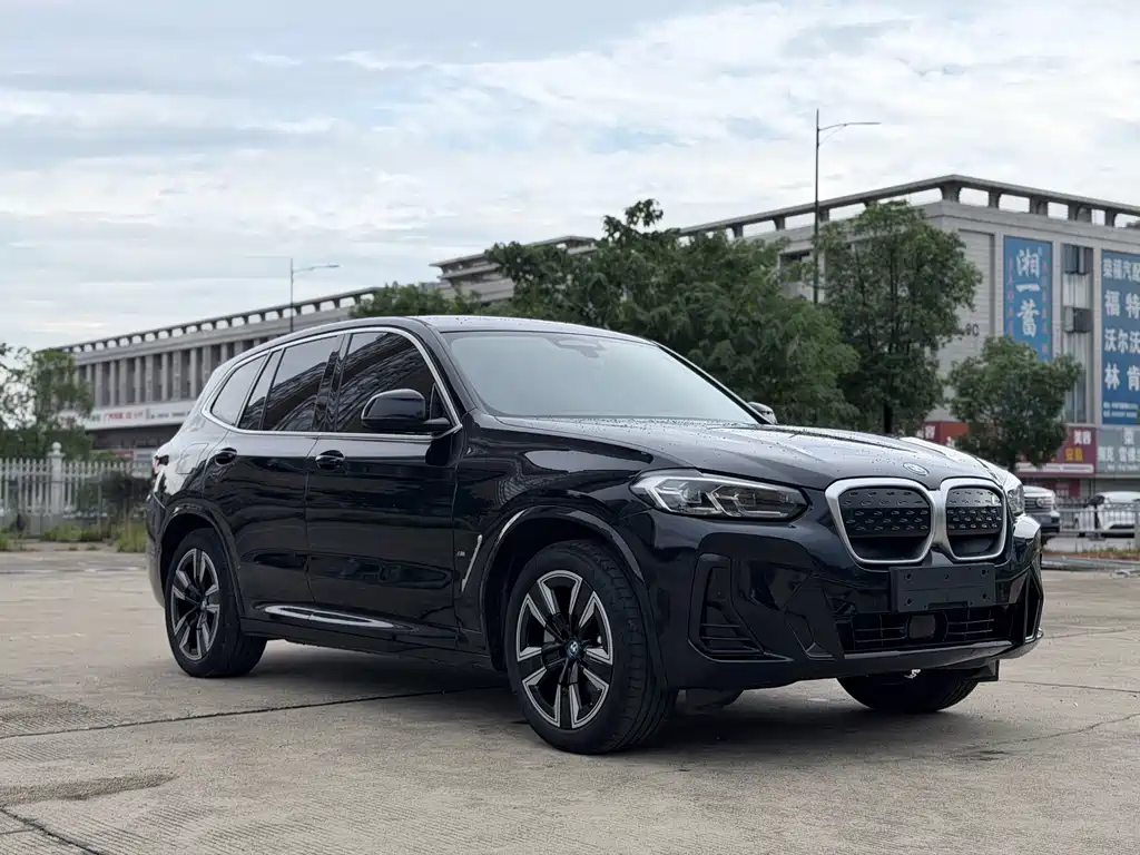 BMW iX3 2024 — фото 12