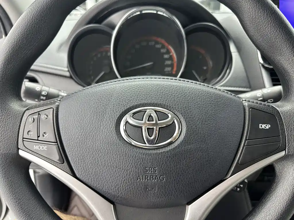 Toyota Yaris L 2022 — фото 13