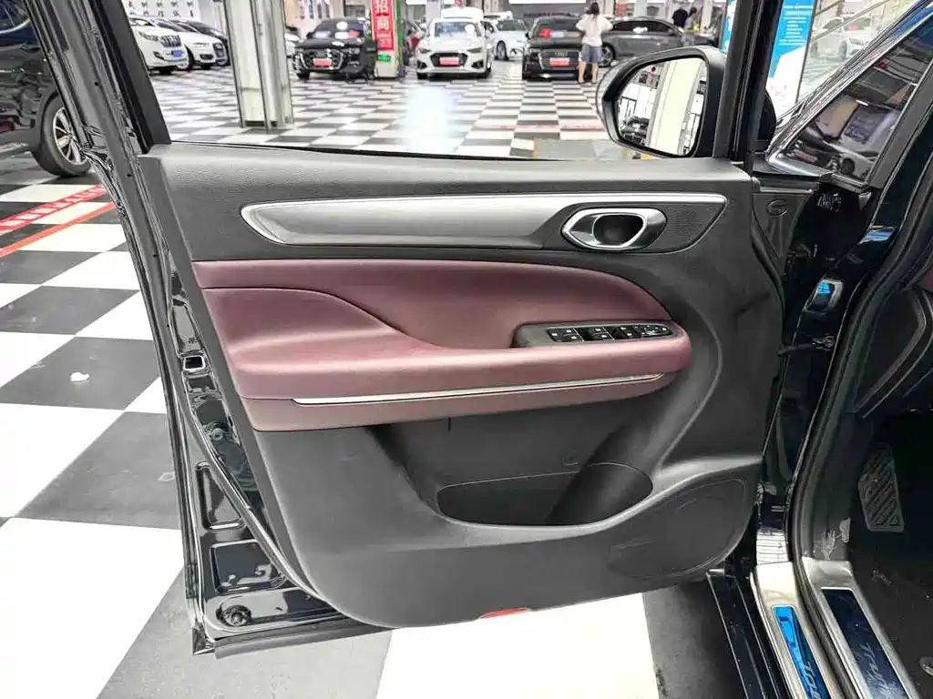 GAC Trumpchi M6 2022 — фото 11