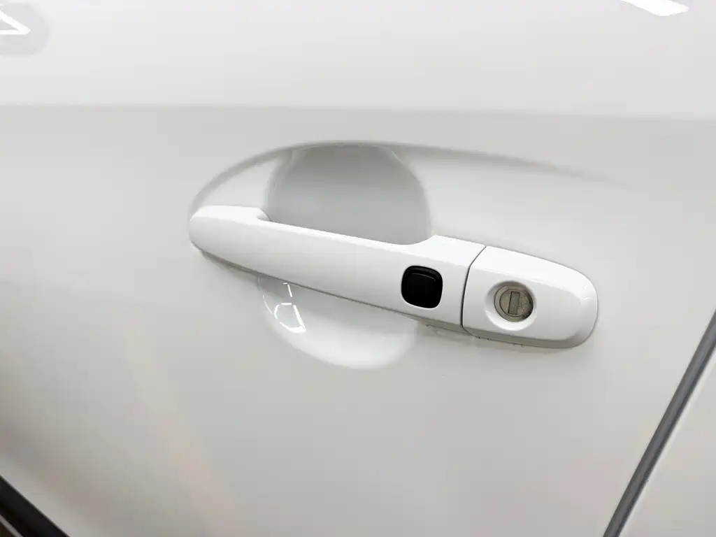 Toyota Yaris L 2023 — фото 14