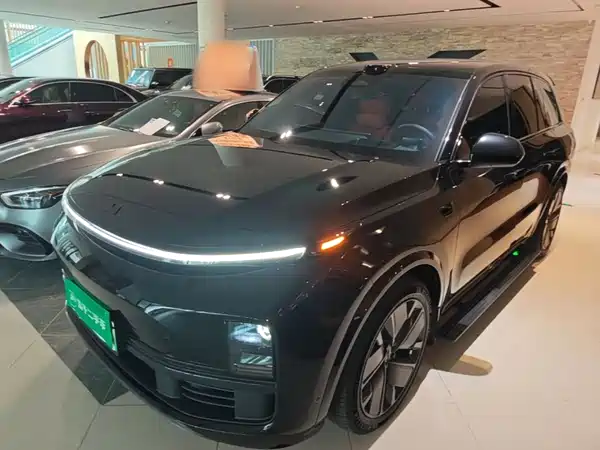 Li Auto L8 2025