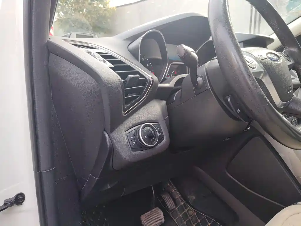 Ford Kuga 2016 — фото 10