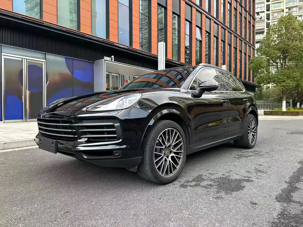 Porsche Cayenne 2022 — фото 1