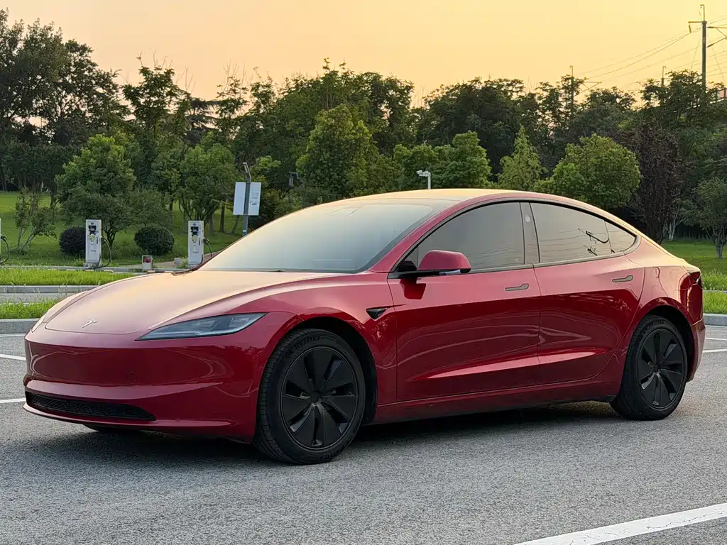 Tesla Model 3 2024 — фото 1