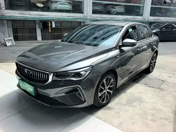 Geely Emgrand 2022