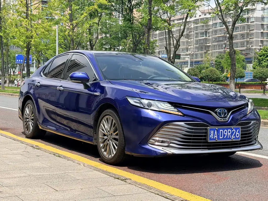 Toyota Camry 2018 — фото 7