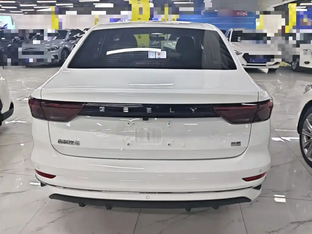 Geely Emgrand 2025