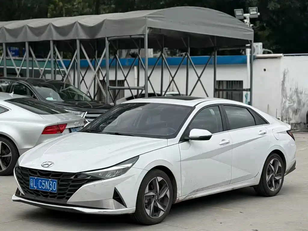 Hyundai Elantra 2022 — фото 1