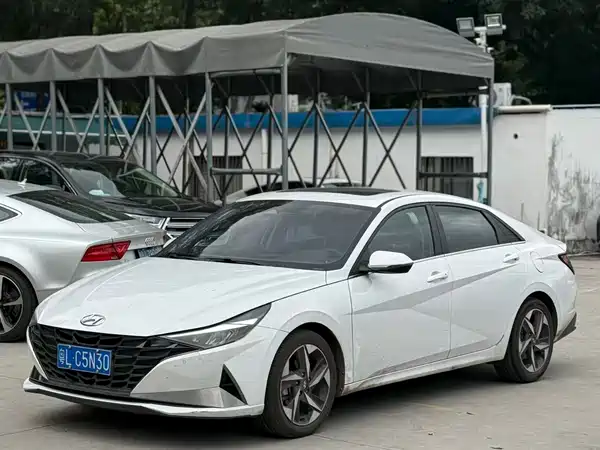 Hyundai Elantra 2021