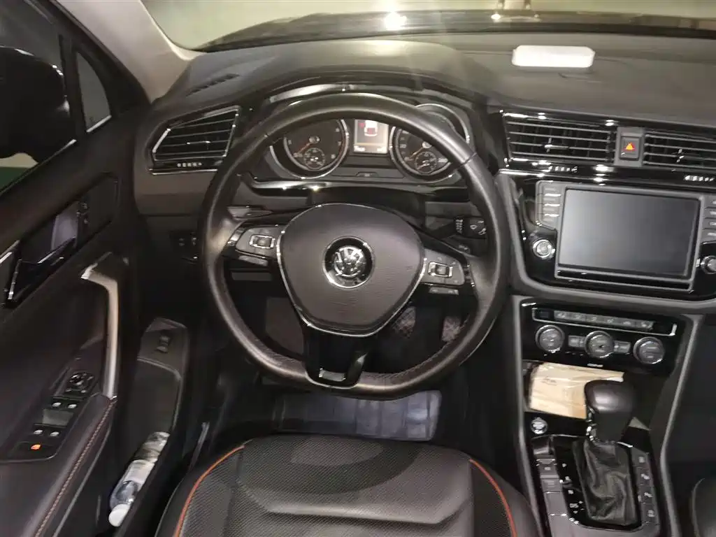 Volkswagen Tiguan L 2017 — фото 3