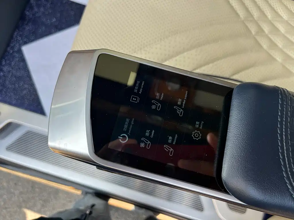 Mercedes-Benz V-Class 2021 — фото 19