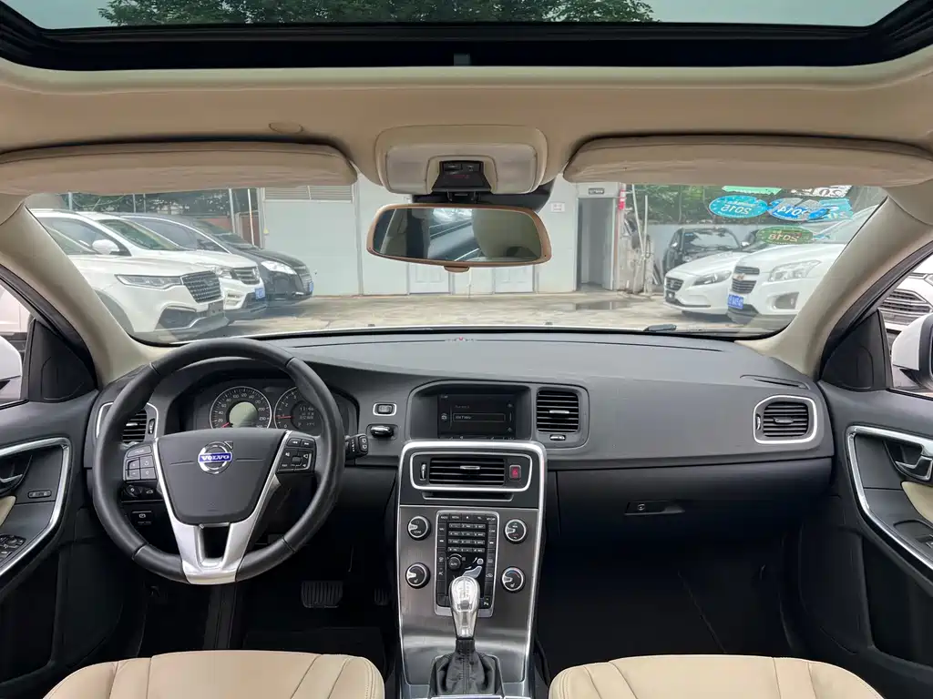 Volvo V60 2012 — фото 6