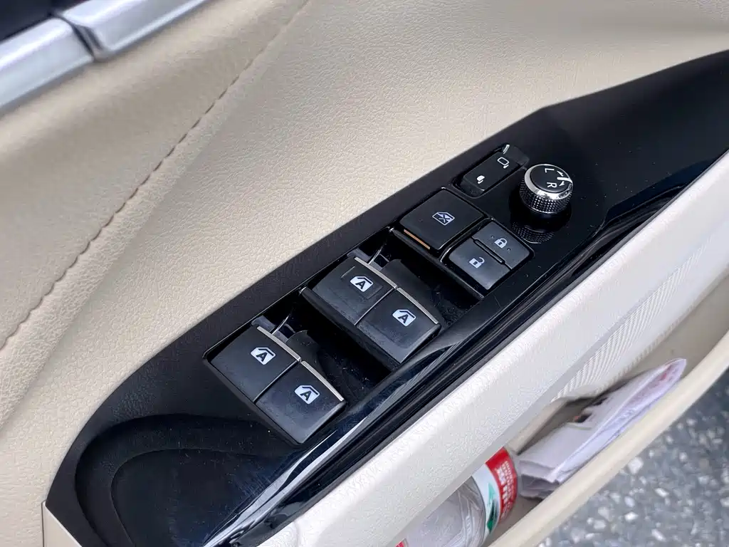 Toyota Camry 2019 — фото 20