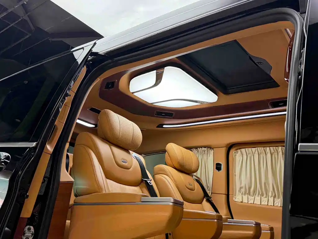 Mercedes-Benz V-Class 2020 — фото 11