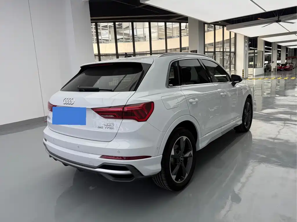 Audi Q3 2023 — фото 13