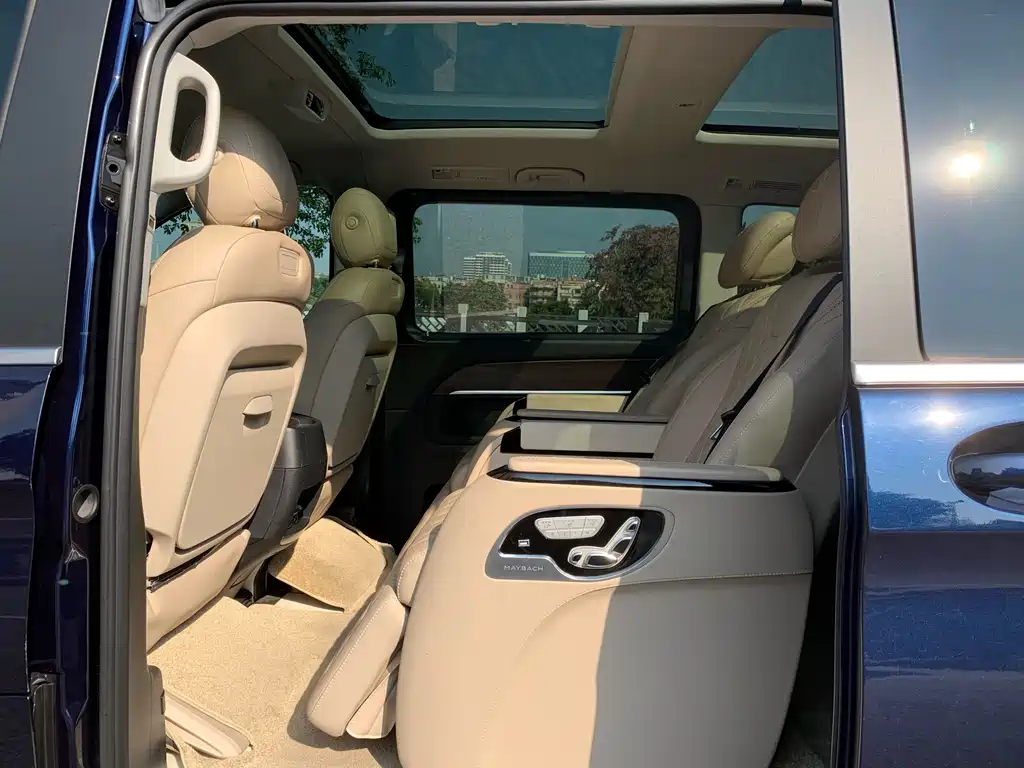 Mercedes-Benz V-Class 2022 — фото 15