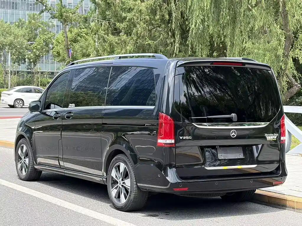Mercedes-Benz V-Class 2022 — фото 16