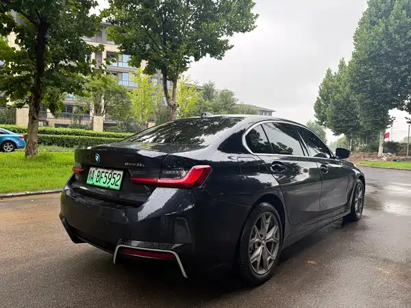 BMW i3 2025