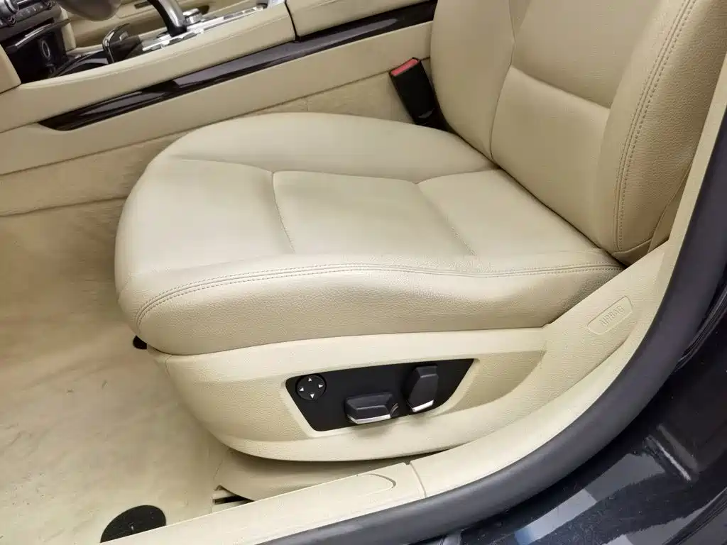 BMW 7 Series 2010 — фото 20