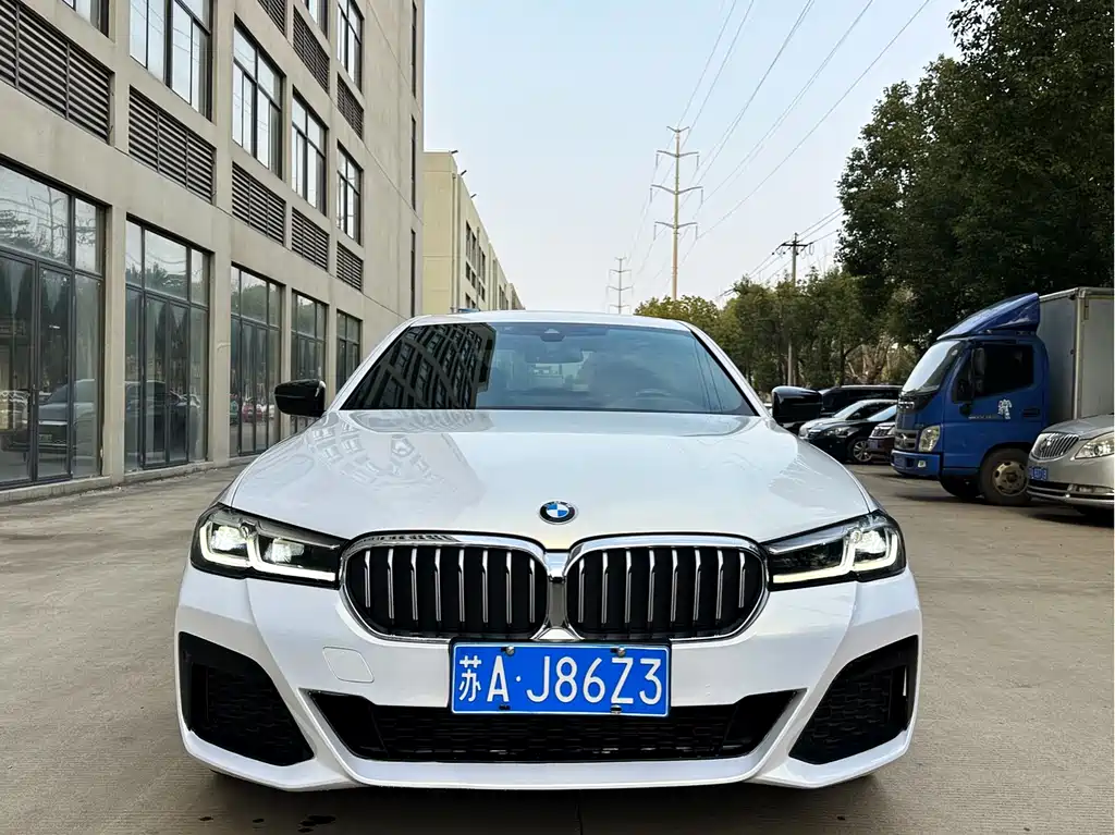 BMW 5 Series 2022 — фото 2