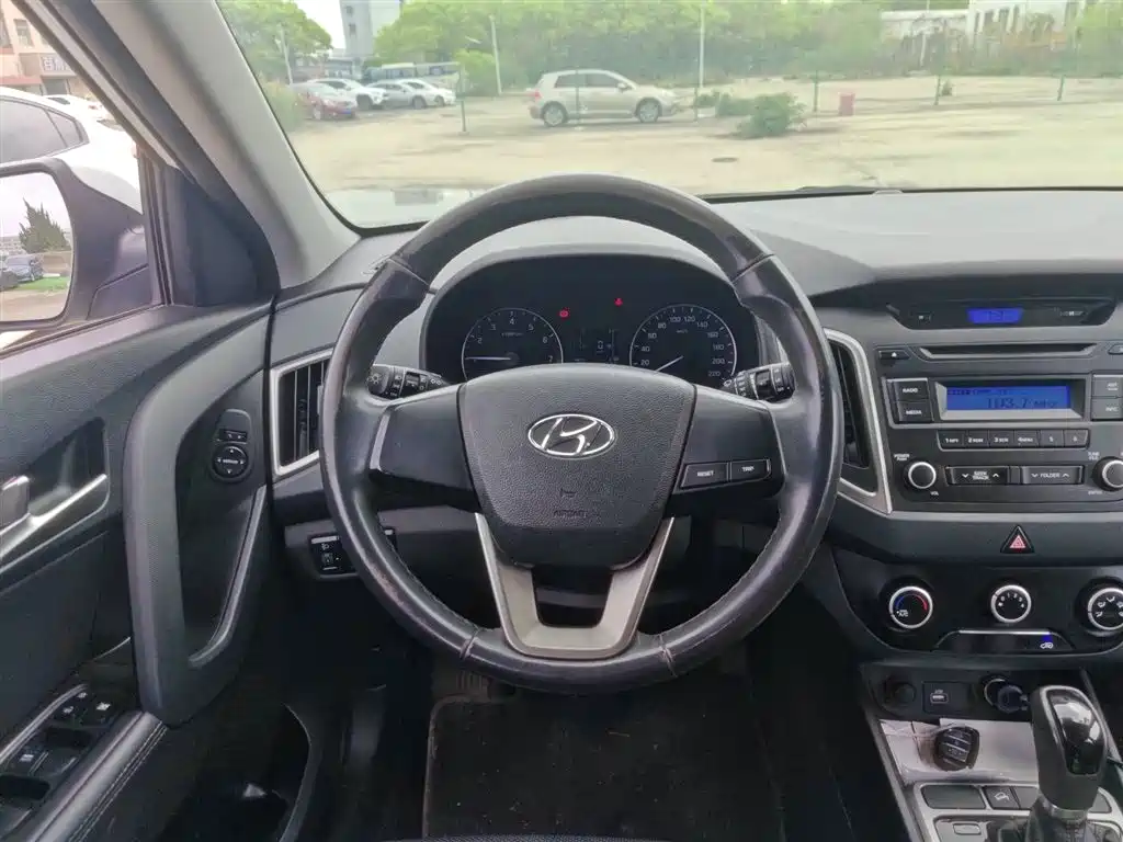 Hyundai ix25 2015 — фото 10