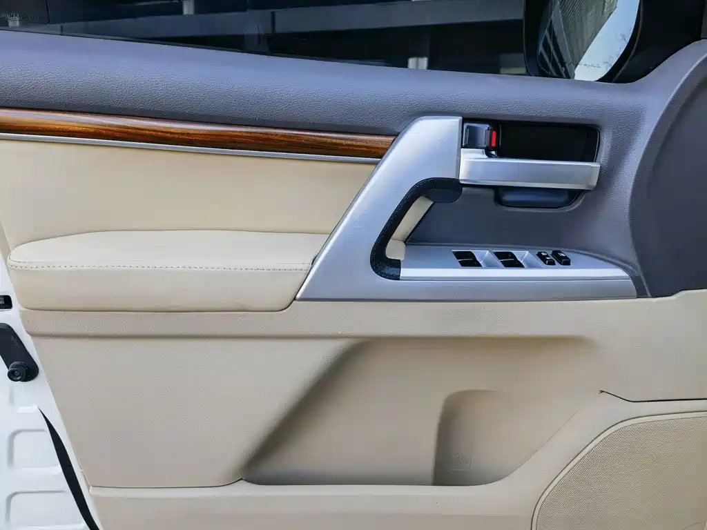 Toyota Land Cruiser 2016 — фото 9