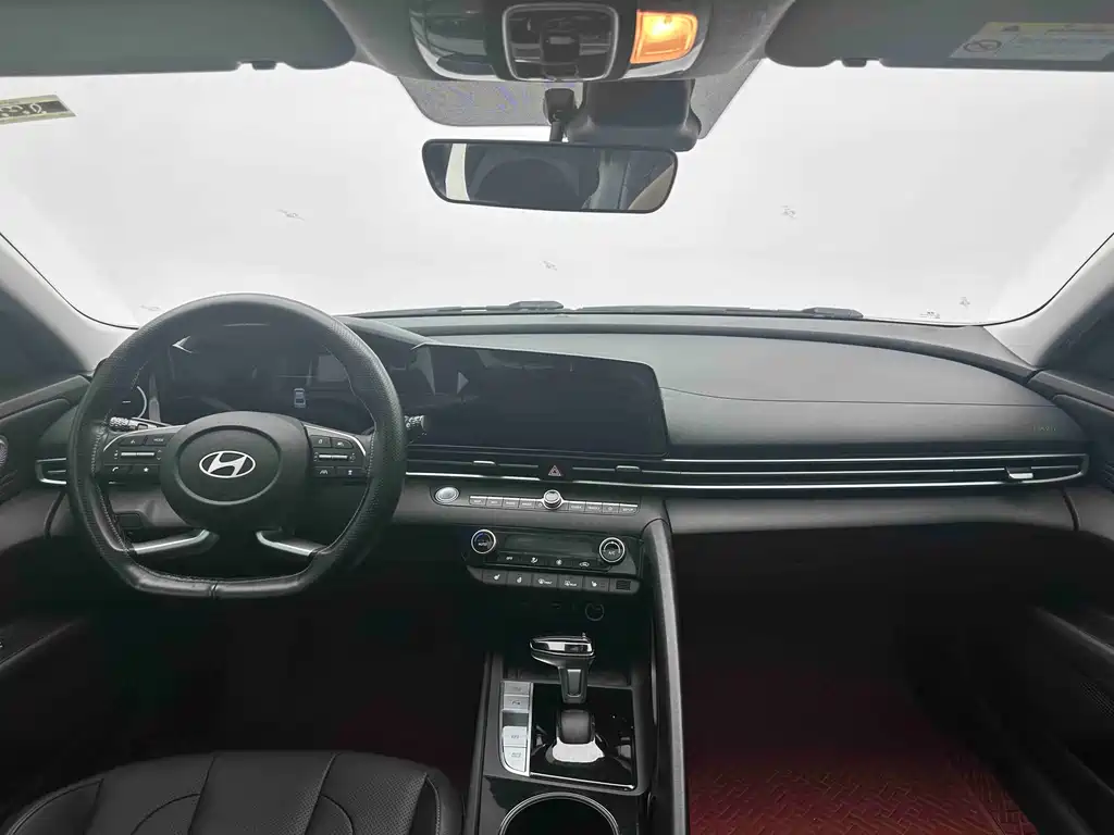 Hyundai Elantra 2023 — фото 15