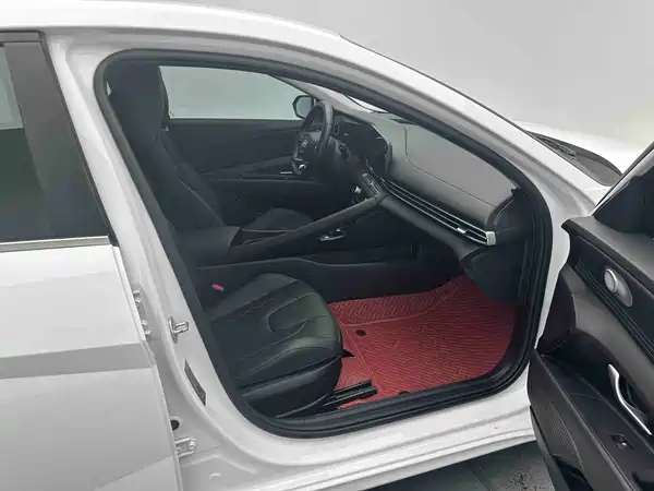 Hyundai Elantra 2023