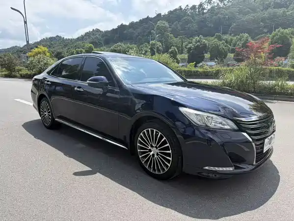 Toyota Crown 2018