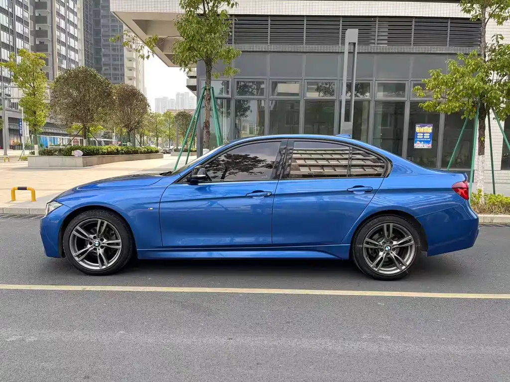 BMW 3 Series 2018 — фото 10