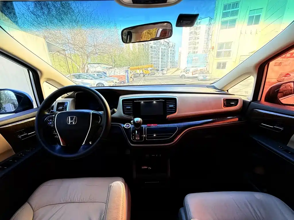 Honda Odyssey 2015 — фото 8