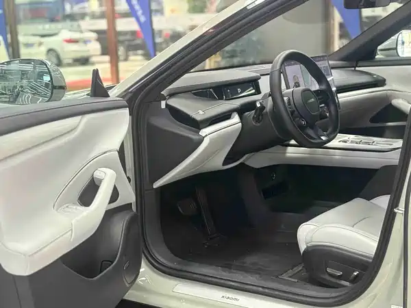 Xiaomi SU7 2024