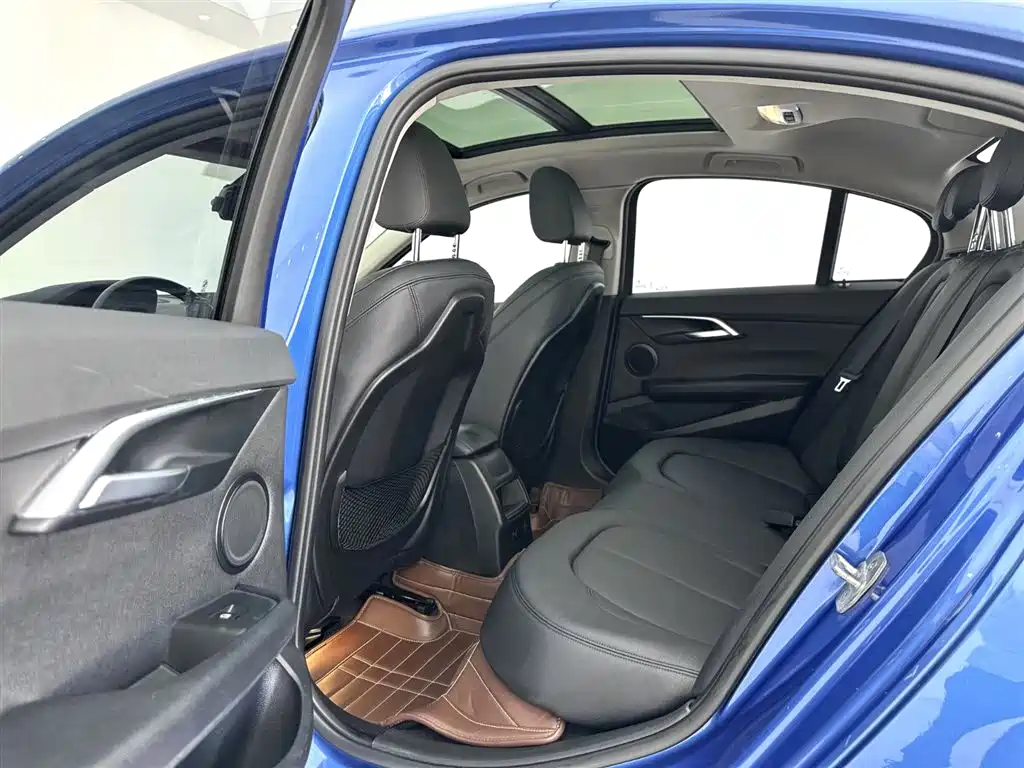 BMW 1 Series 2017 — фото 14