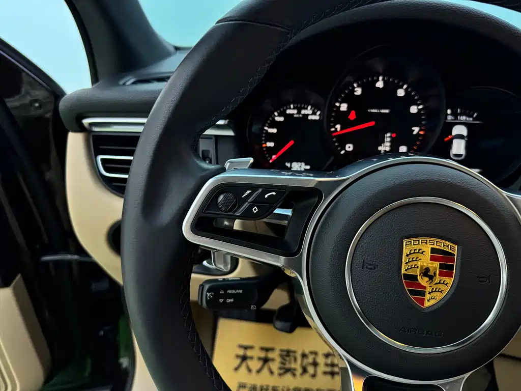 Porsche Macan 2021 — фото 16
