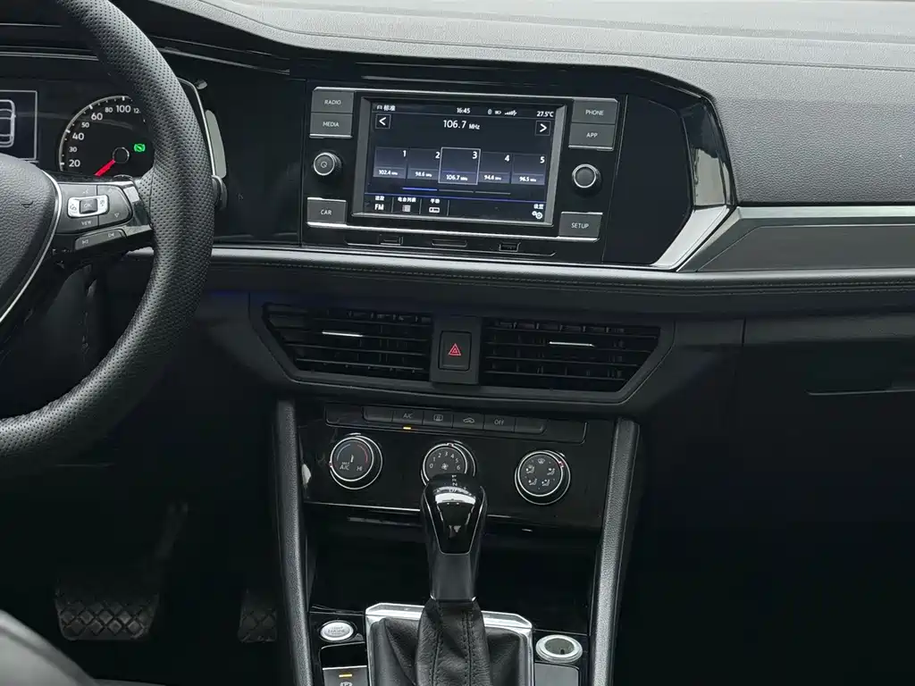 Volkswagen Sagitar 2019