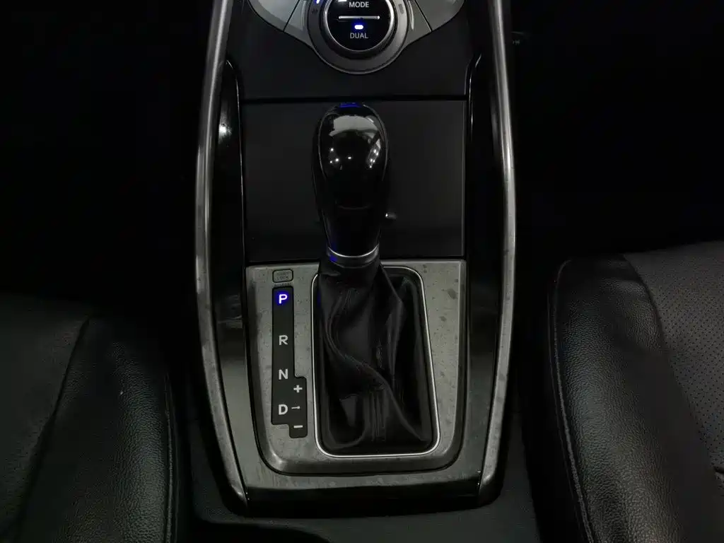 Hyundai Elantra Langdong 2016 — фото 13