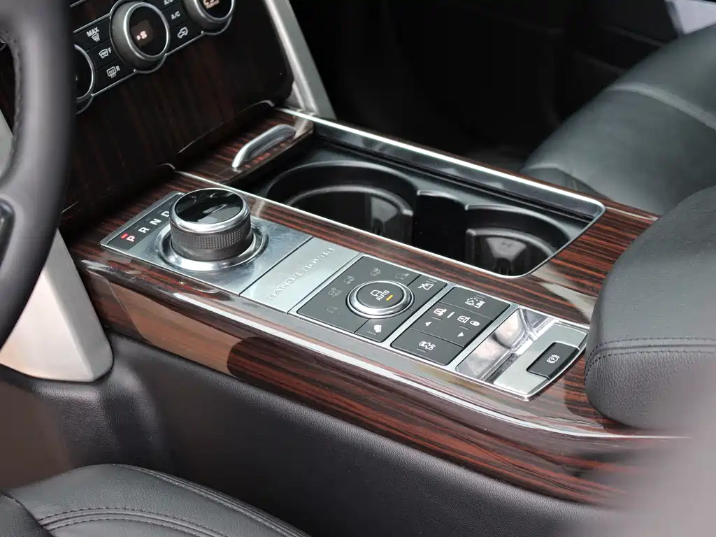Land Rover Range Rover 2018 — фото 10