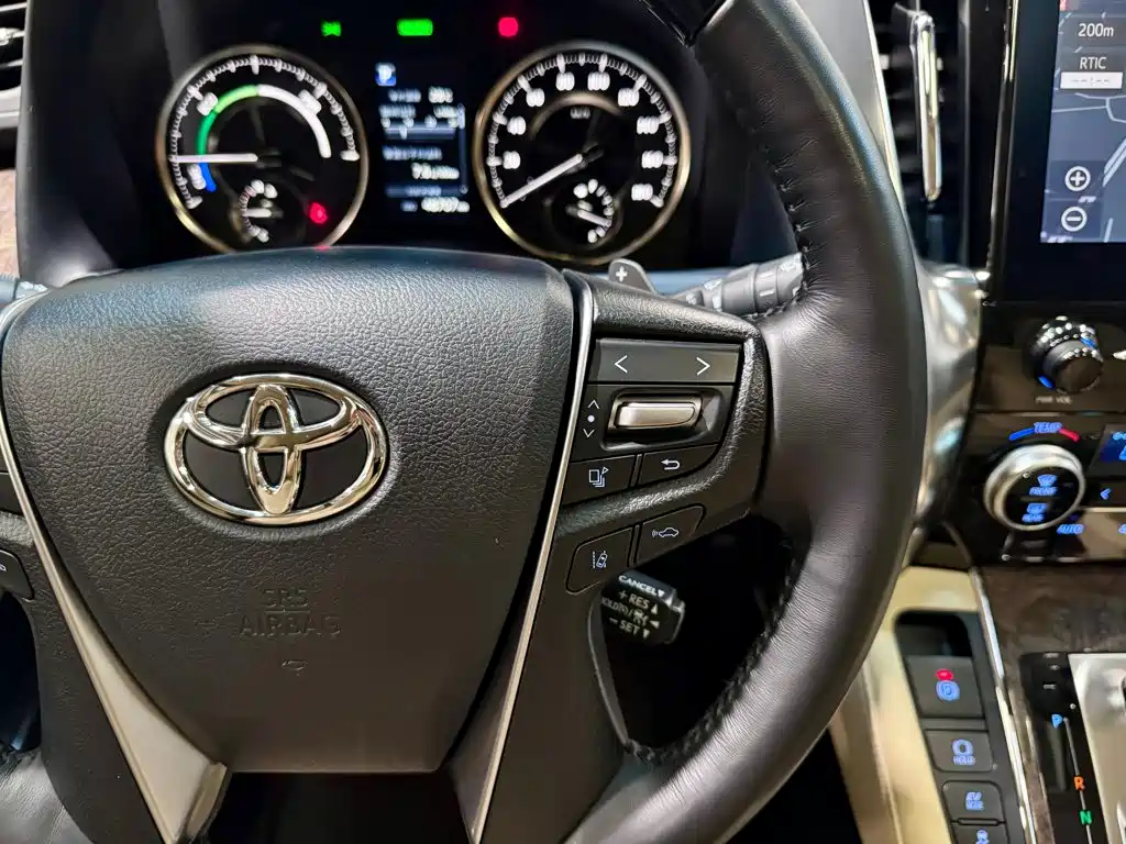 Toyota Vellfire 2023 — фото 14