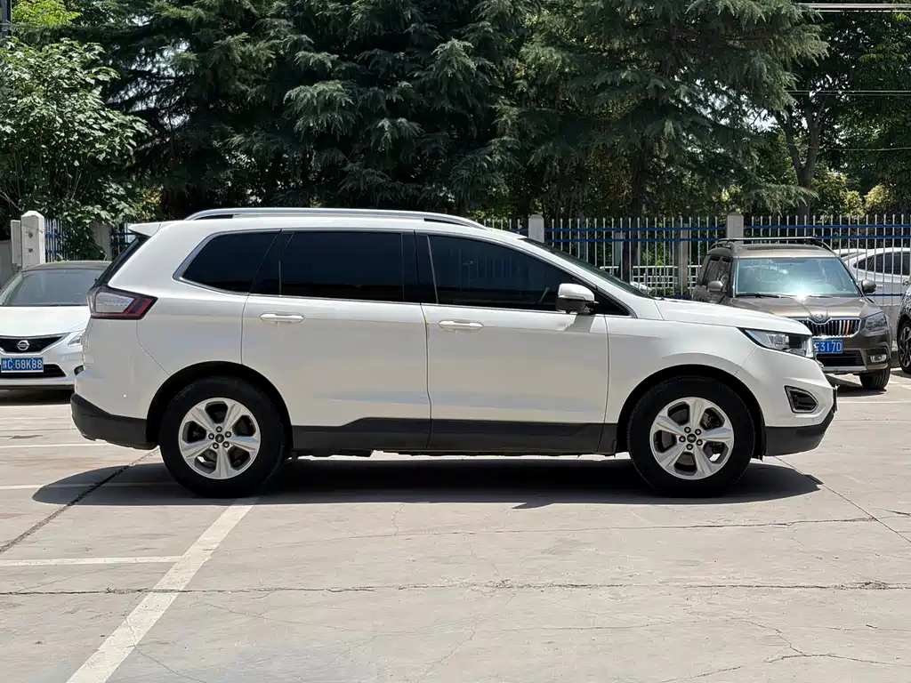 Ford Edge 2016 — фото 15
