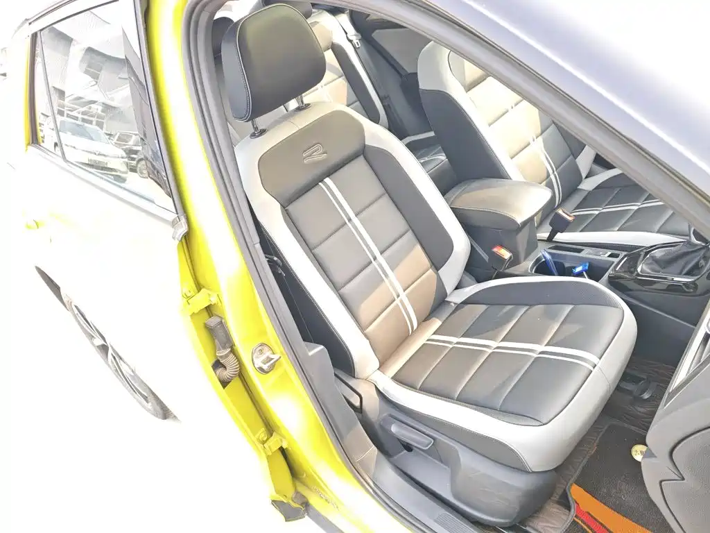 Volkswagen T-Roc 2023 — фото 20