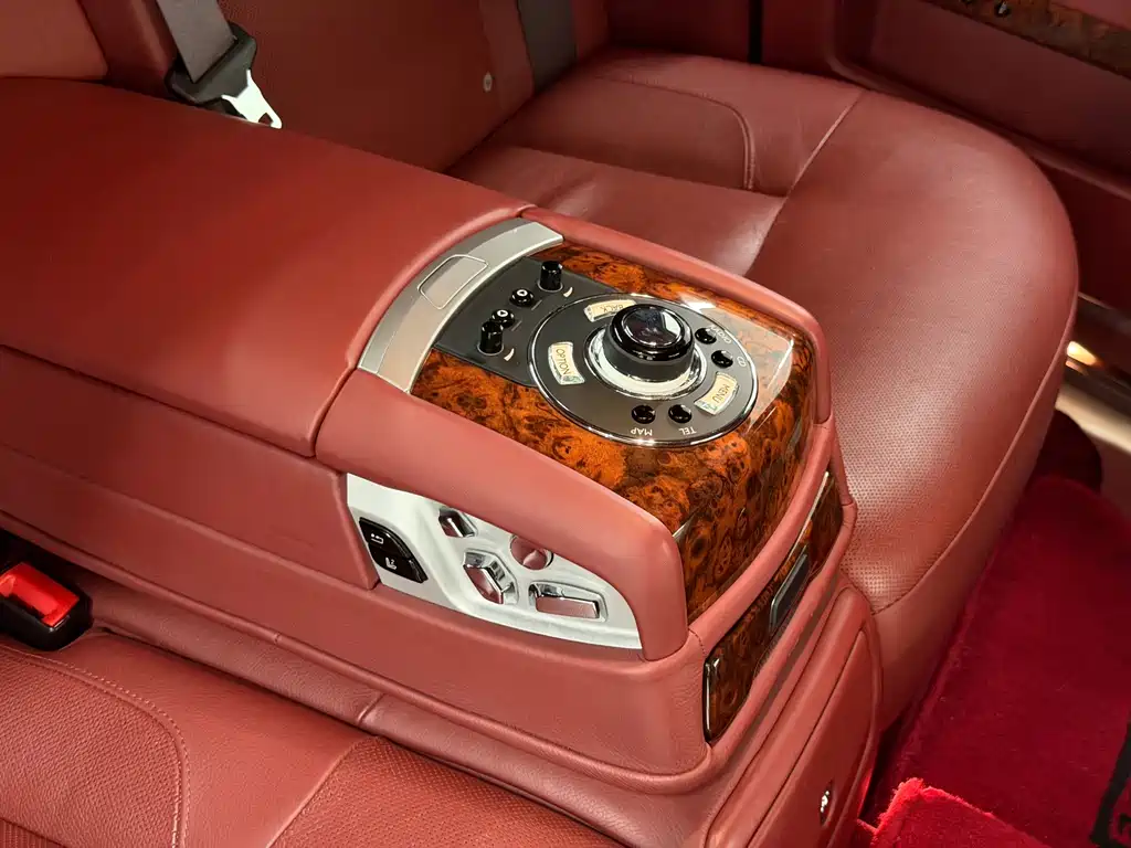 Rolls-Royce Ghost 2013 — фото 12