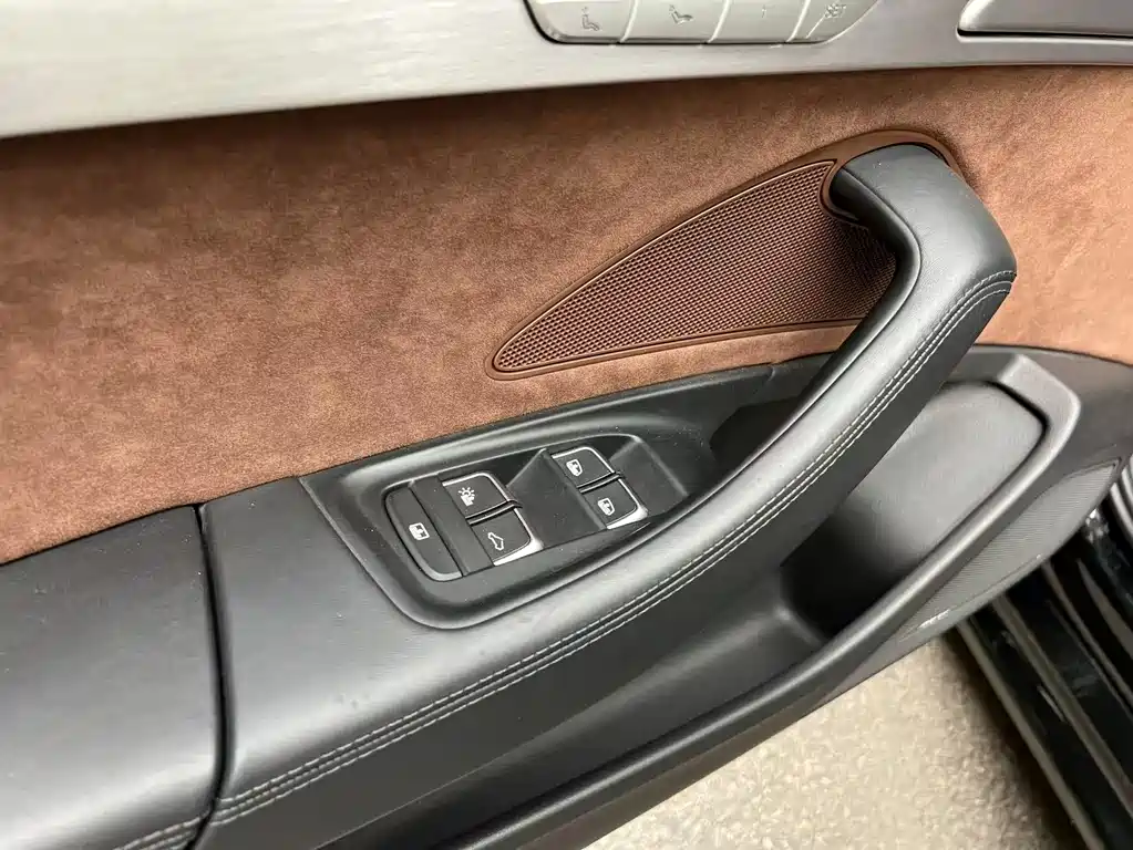 Audi A8 2017 — фото 13