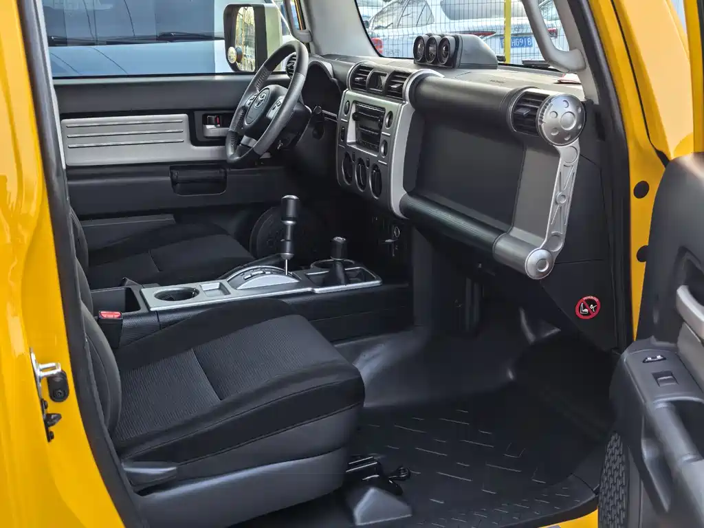 Toyota FJ Cruiser 2019 — фото 12
