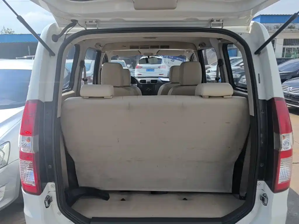 Wuling Hongguang 2015 — фото 19