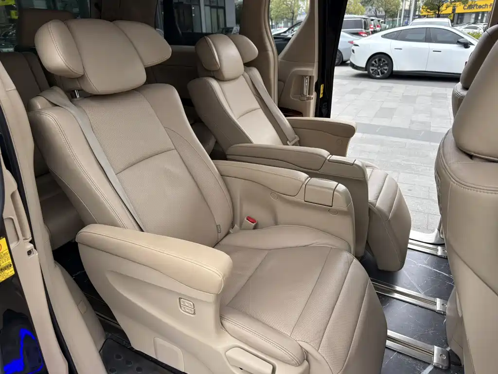 Toyota Alphard 2011 — фото 16